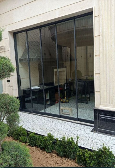 Стеклянные раздвижные перегородки в стиле лофт...