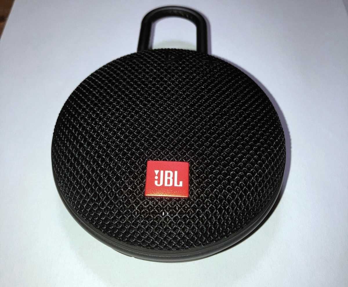 Продавам преносима колонка JBL Clip 3
