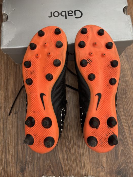 Adidasi fotbal Nike Tiempo