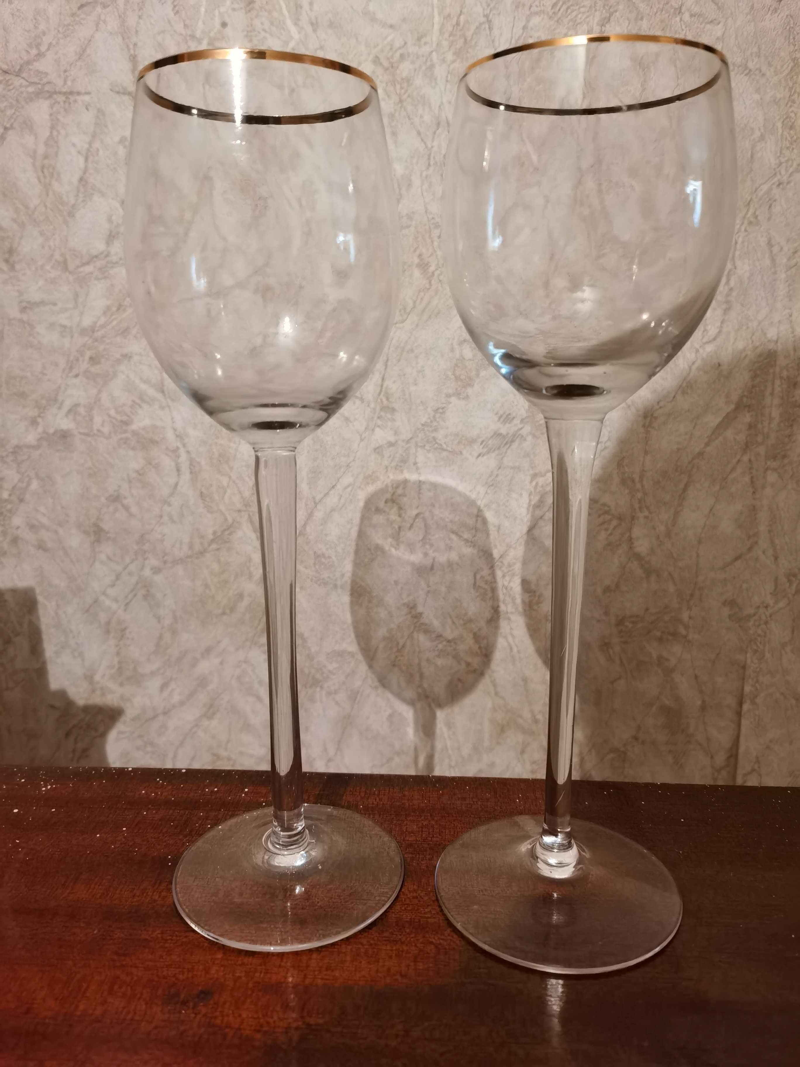 Чисто нови високи чаши за вино