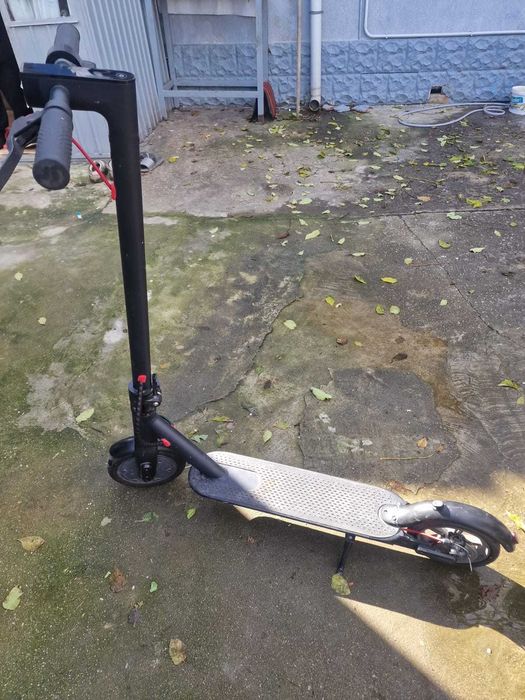 Trotinete Electrice , Autonomie 30km, Viteze 25km/h, Roti 8.5″