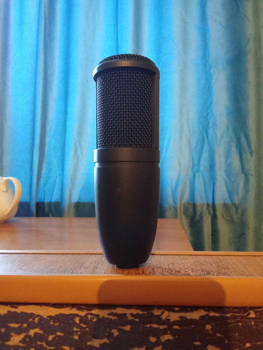 Продам микрофон AKG p120