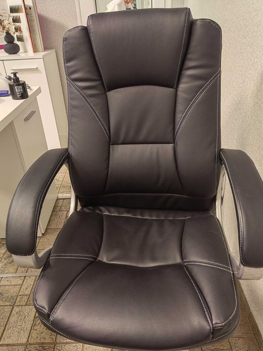 Кожени столове за салон