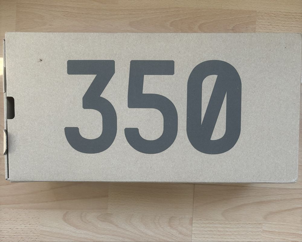 Yeezy 350V2 CMPCT