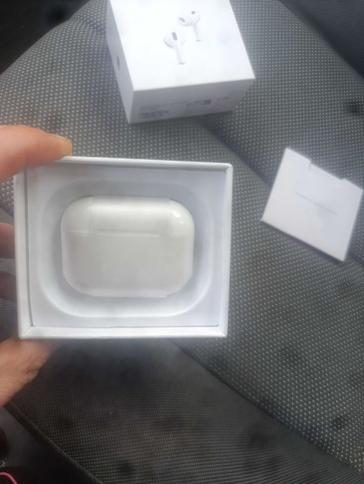 Airpods pro 3 în garanție, foarte puțin folosite, originale, se verifi