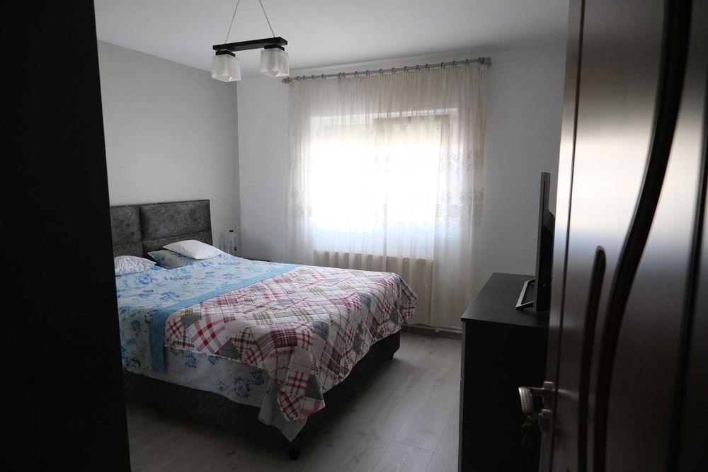 Vand apartament 3 camere