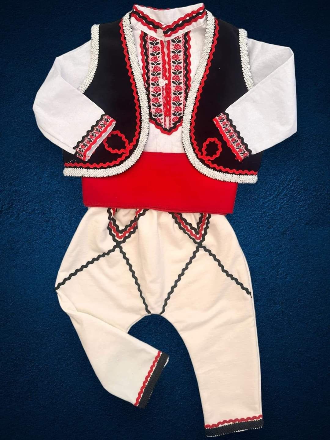 Народни носии за малки и големи