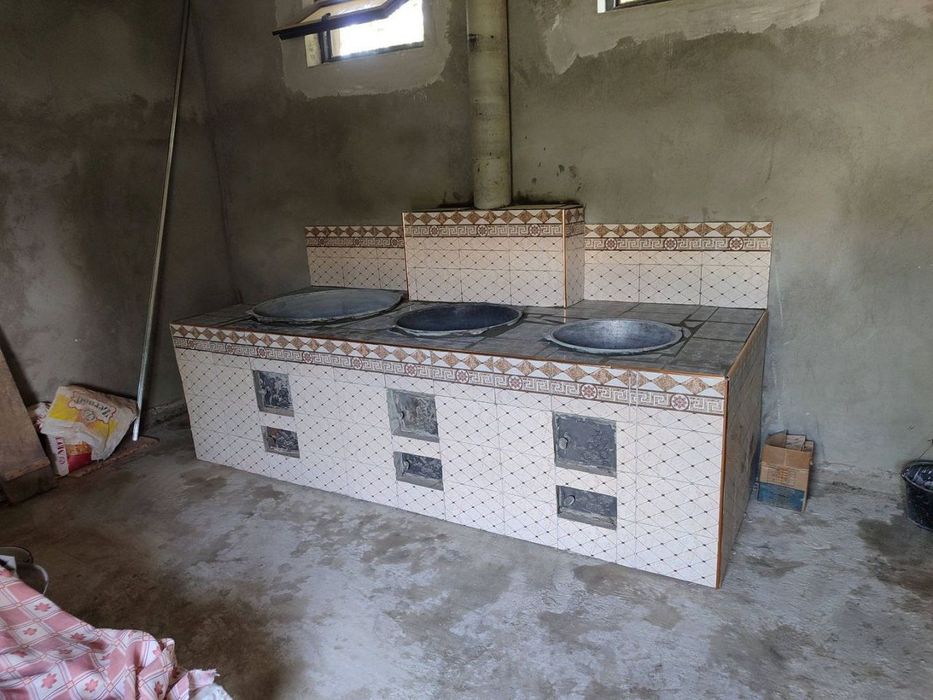 Uchaqqa kafel teramiz mazaykasi bilan