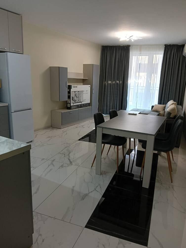 Дава се под наем Тристаен апартамент в Пловдив, Мараша - 105 кв.м за 765 € - Снимка #1