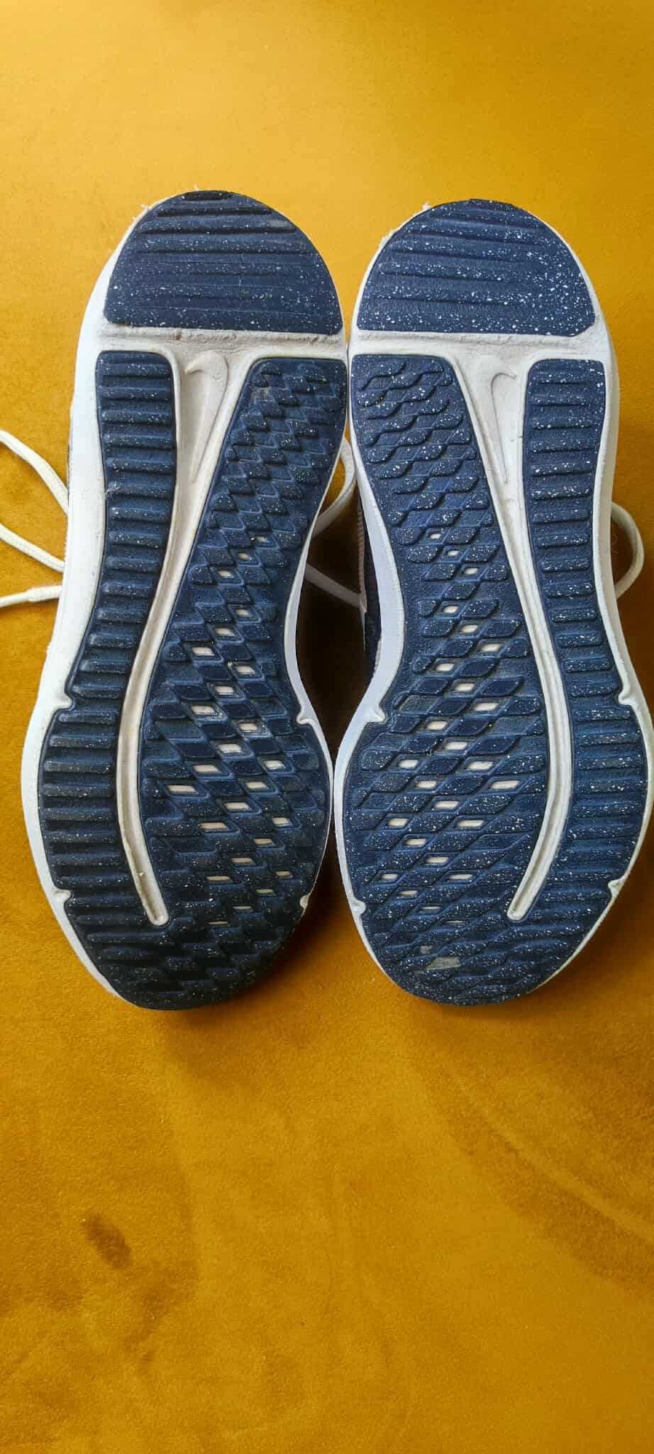 NIKE маратонки за момиче 35.5