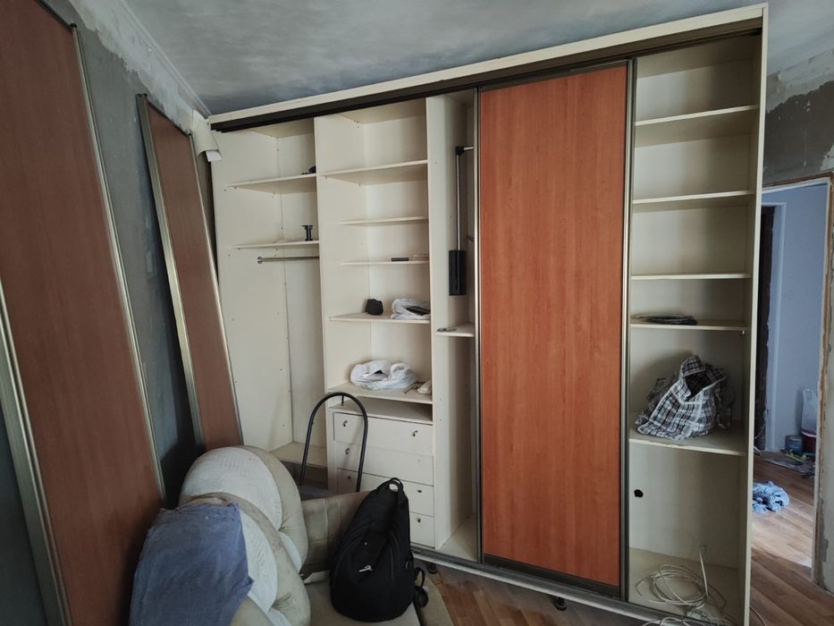 Шкаф вещевой с дверями