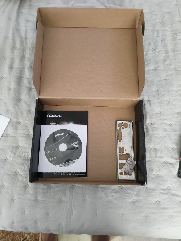 Продавам дънна платка ASROCK H110M-DGS