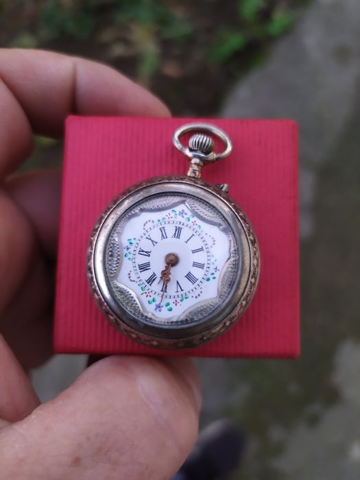 Стар сребърен джобен часовник