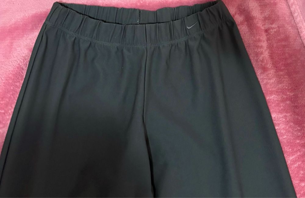 Pantaloni Nike..