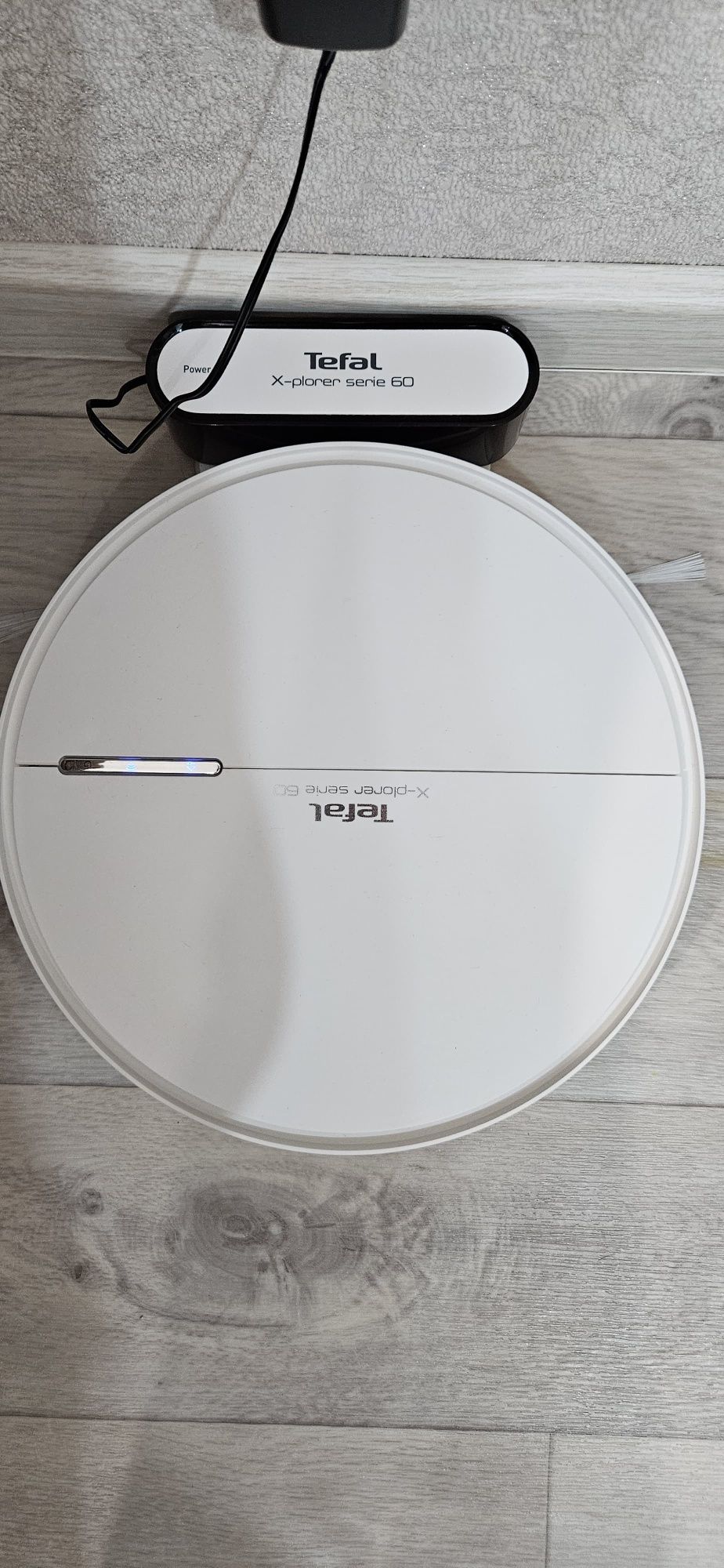 Продам робот-пылесос Tefal