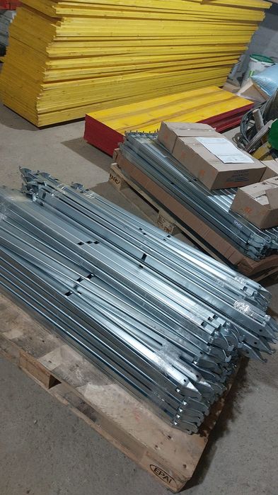 Vindem montanți,pene,distanțiere,popi metalici. Cofraje doka lana