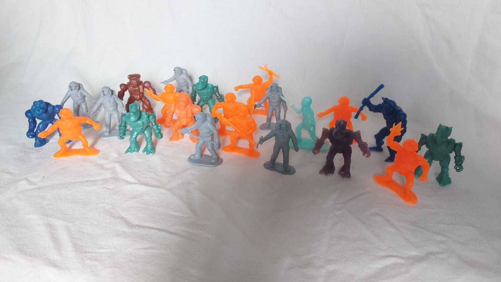 Lot figurine plastic noi pentru copii