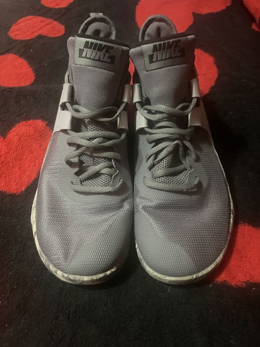 adidasi nike impact