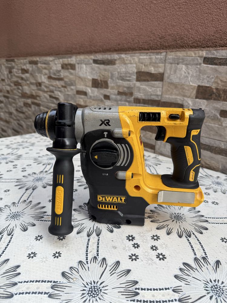 Акумулаторен перфоратор DeWALT