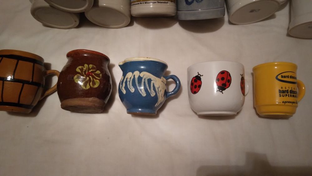 Halbe bere  și căni pământ