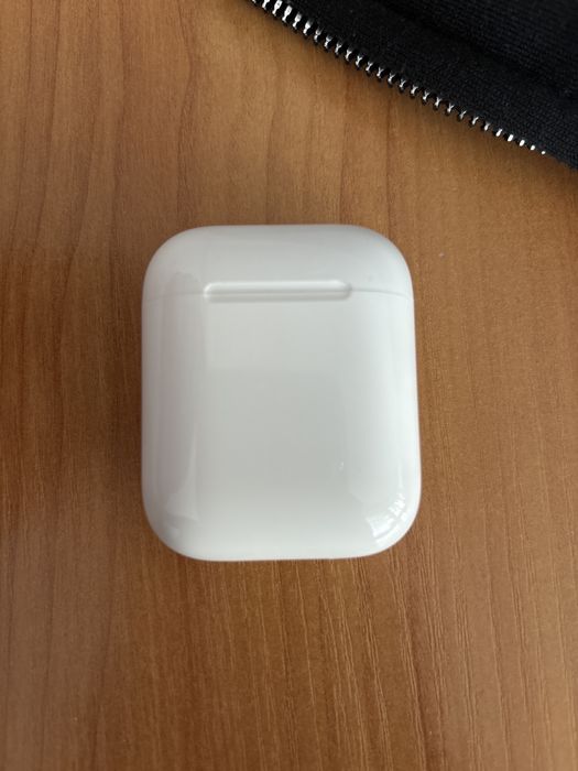 Продам Airpods 1