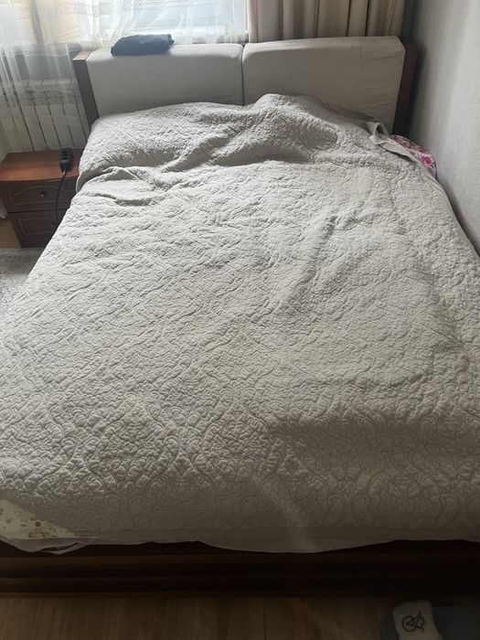 Двуспальная кровать