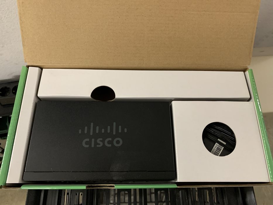 Cisco sf110d-16 16 портов суич