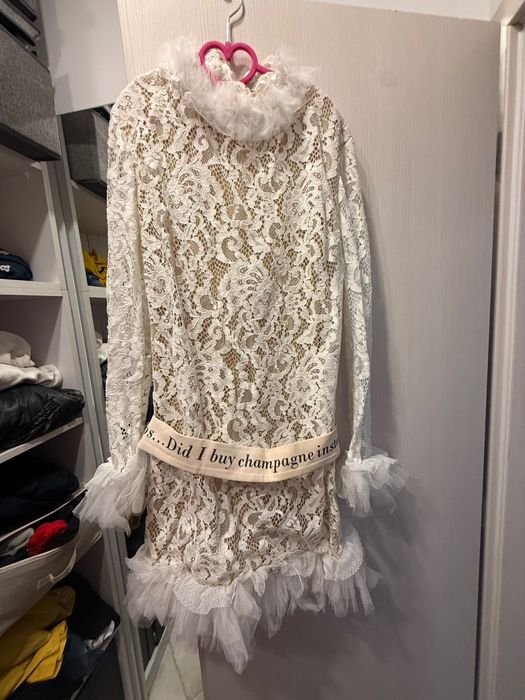 Емблематична рокля Авин