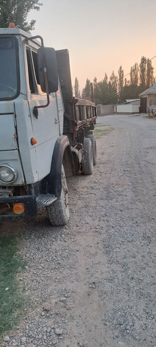 Kamaz sotiladi..