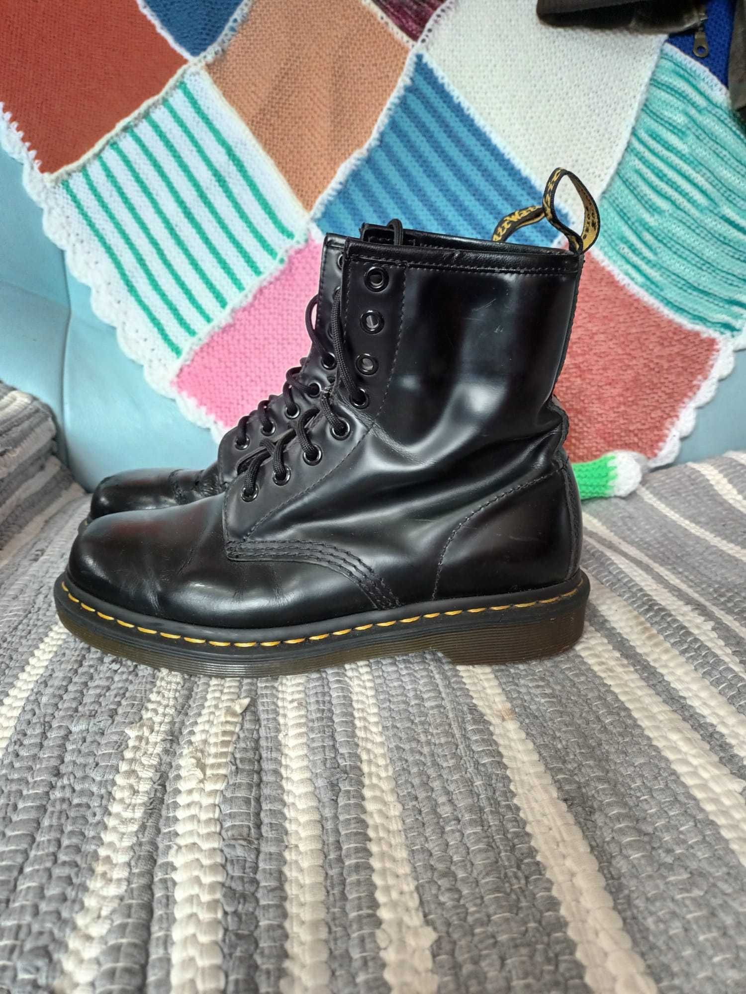 Dr Martens marimea 38  stare buna