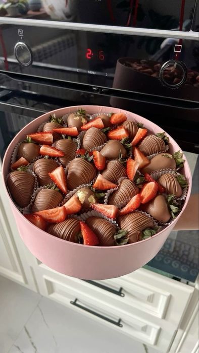 Клубника в шоколаде . Luvberry.kz Оригинал бельгийский шоколад