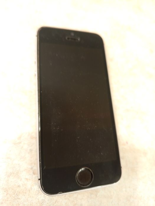 iPhone SE телефон