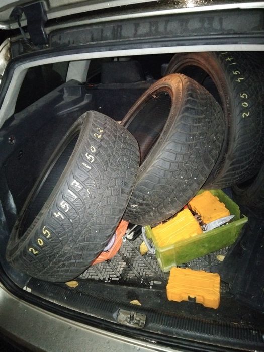 Vând 4 cauciucuri m +s  205 45 r17