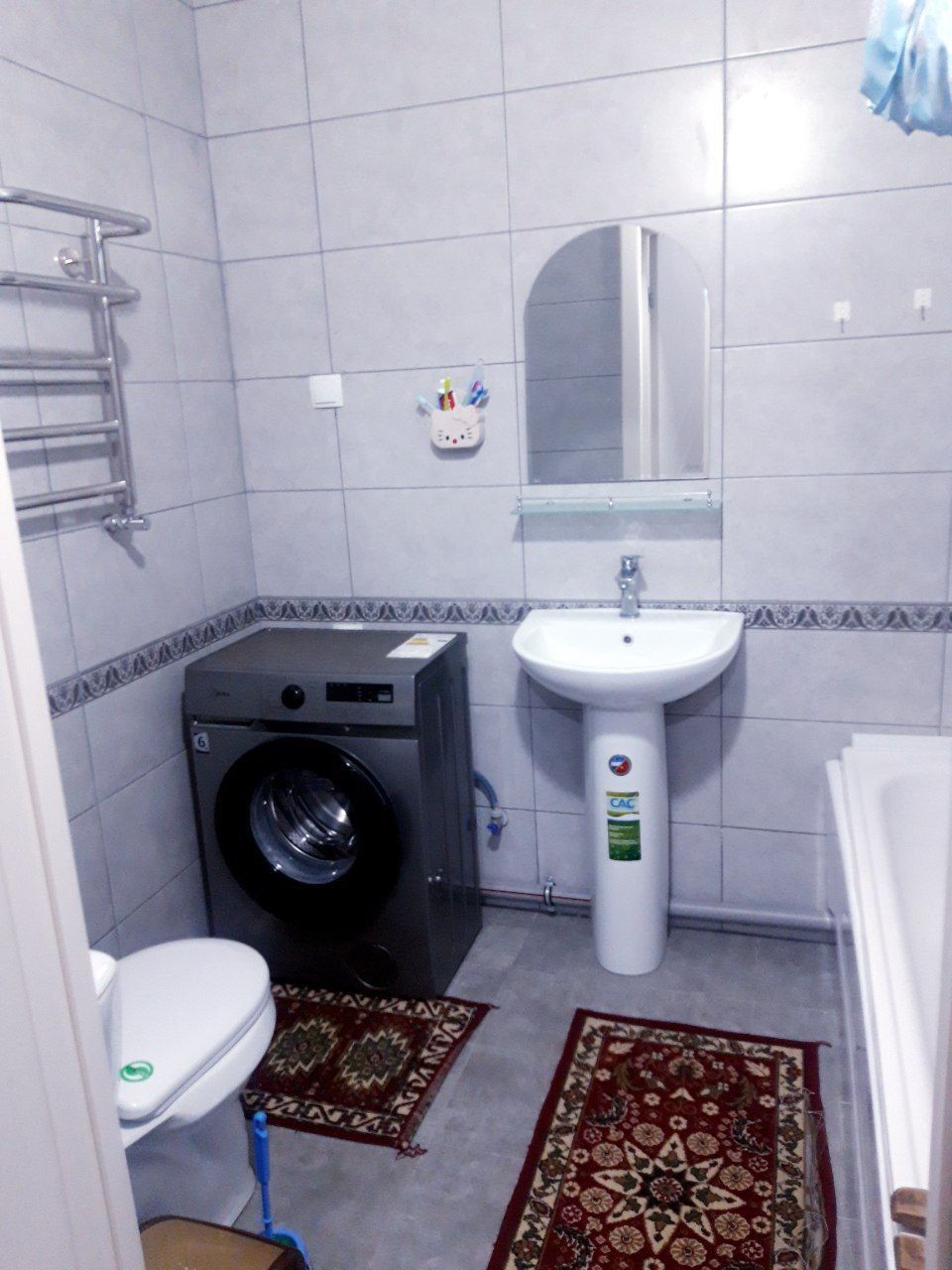 Sheriklikka student qizlar bilan turishga