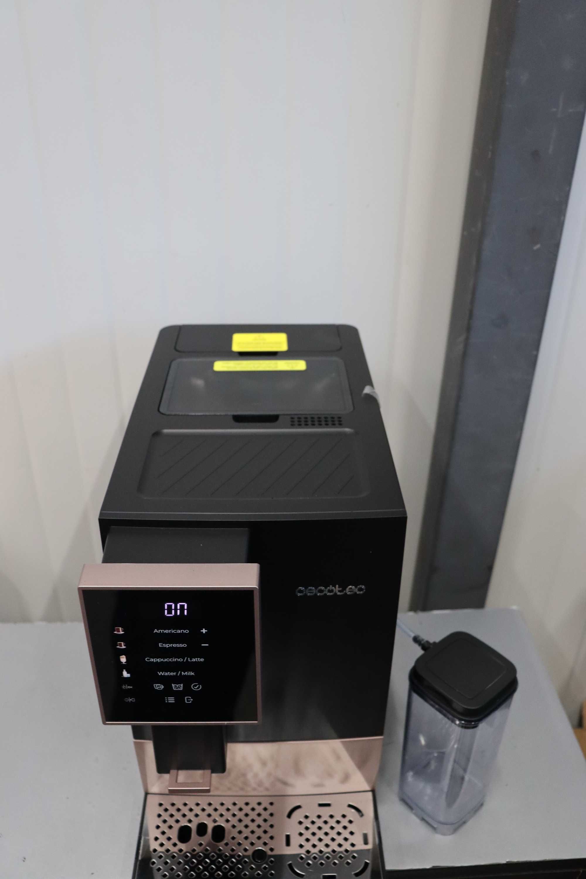 Cecotec Cremmaet Compactccino Black Rose, 19 бара, контейнер за мляко
