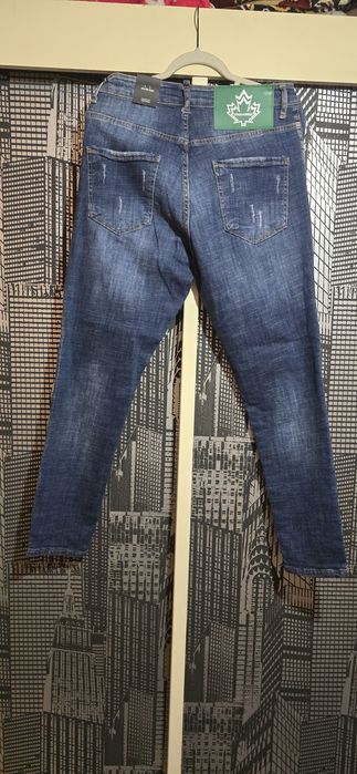 Vând blugi dsquared 2