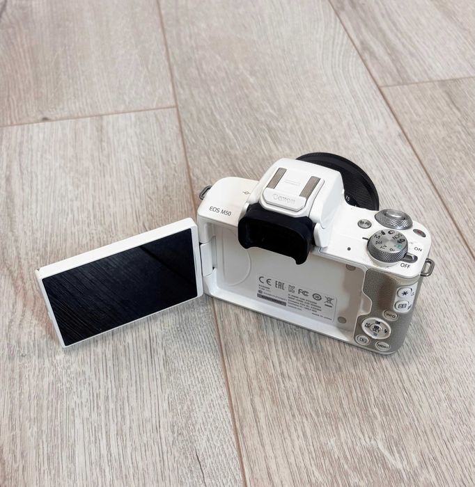 Canon EOS M50 + EF-M 15-45mm + accesorii