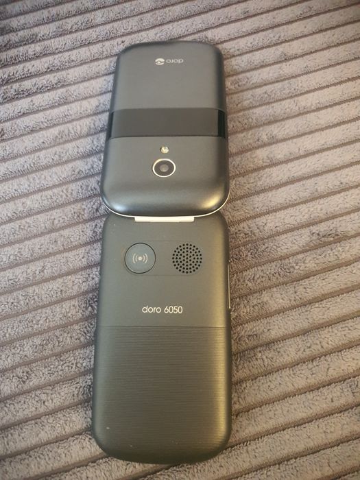 Telefon Doro 6050 Nou – cu căști și stație încărcare