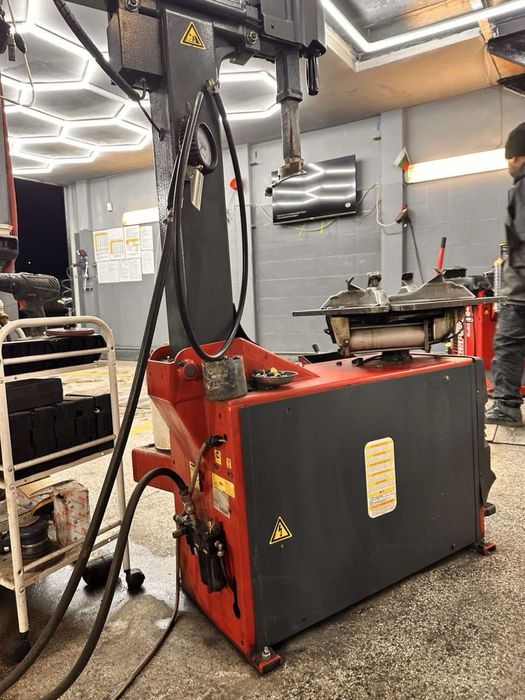 Демонтаж машина за гуми M&B ITALY