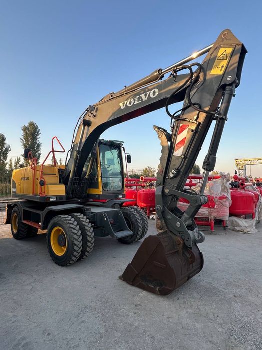 Ekskavator xizmati katlovan transhen qilamiz