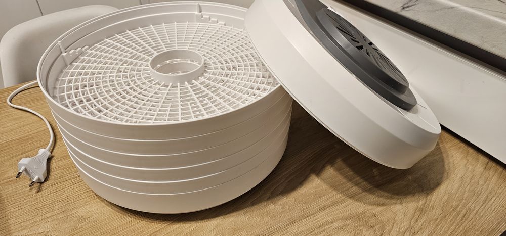 Aparat de uscat fructe sau legume