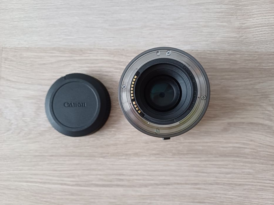 Canon RF 50 mm 1.8 + parasolar