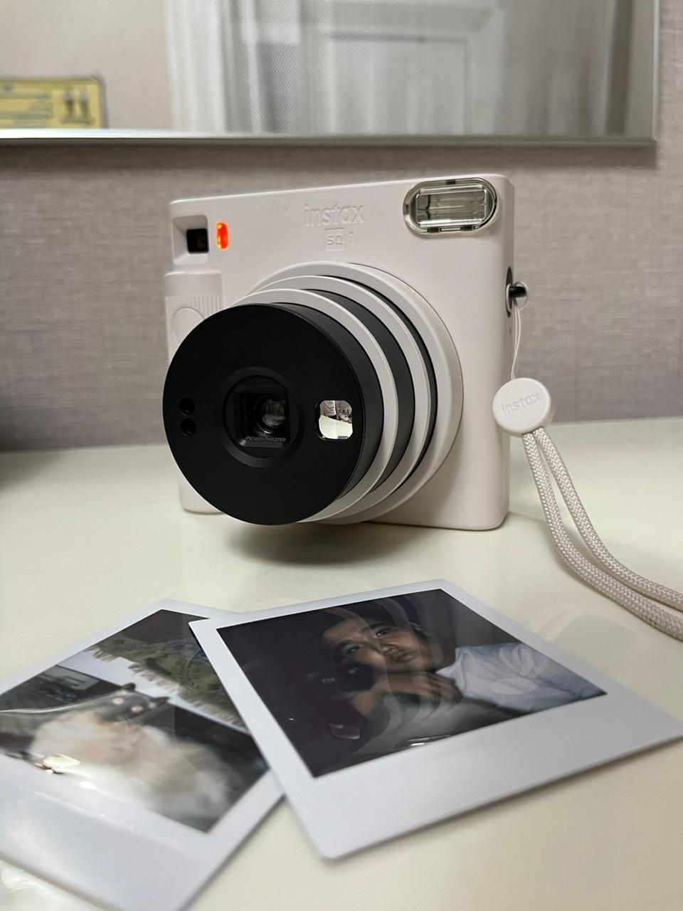 Продам моментальную камеру Instax Square 1