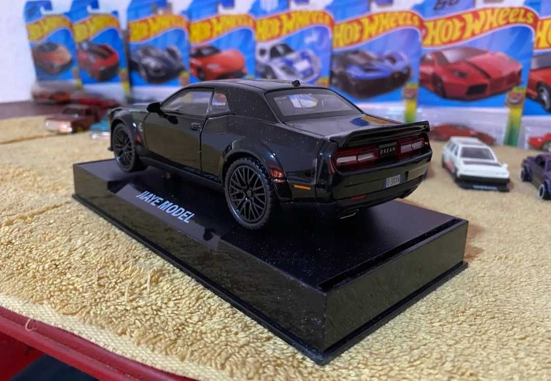 Кола играчка Dodge Challenger Hellcat