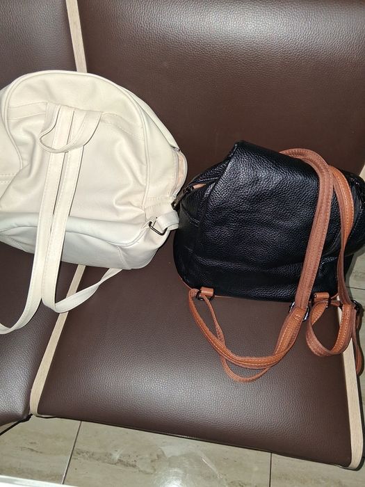 Vând 2 rucsacuri de dama