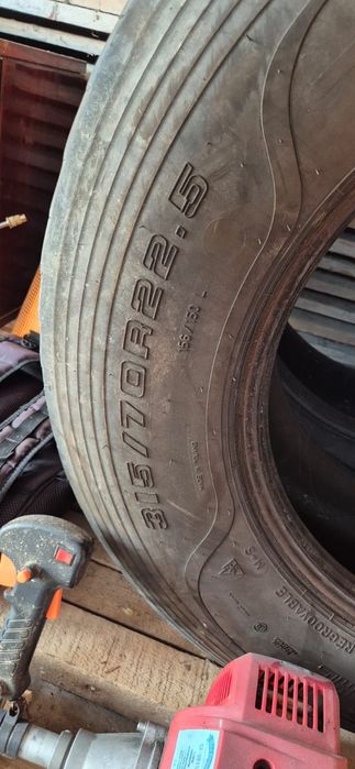 Vând cauciucuri camion