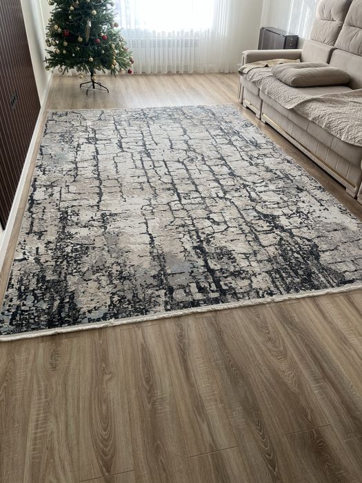 Ковер 2,5*3,5 бу в хорошем состоянии. Есть торг небольшой