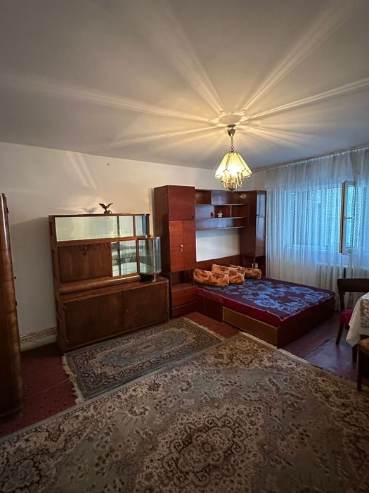 Inchiriez apartament, decomanadat, clasic,  3 camere