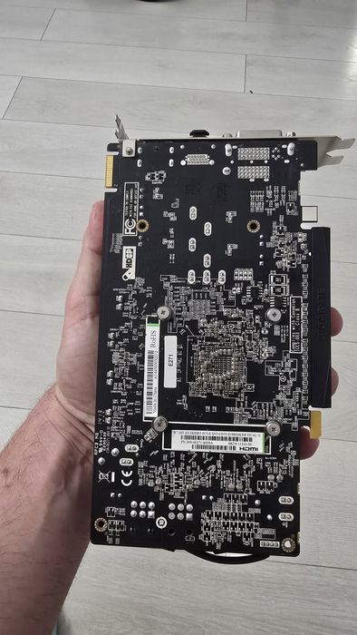 Placa Video Gigabite Saphire R7