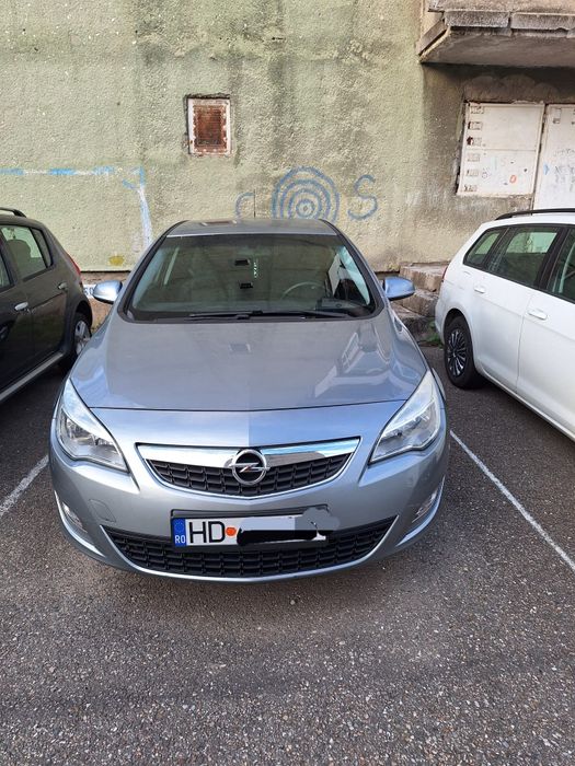 Opel astra j ,mașină de oraș